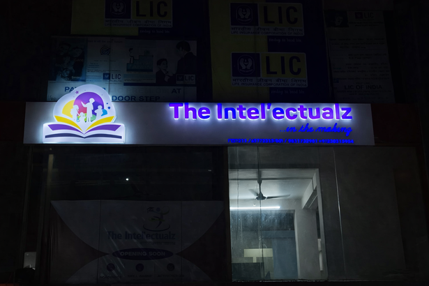 The Intel'actualz signage